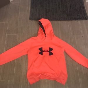 Under Armour women’s sweat shirt